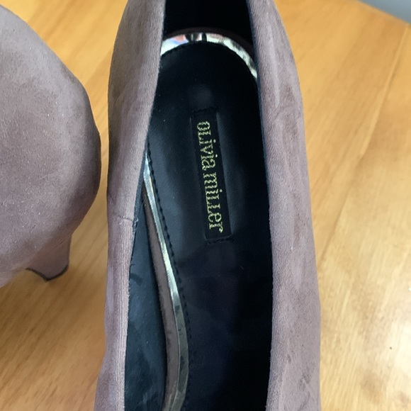 Olivia Miller “Penny” faux suede heels pumps women’s size 11 Taupe NWOT 3” heel - Picture 2 of 9
